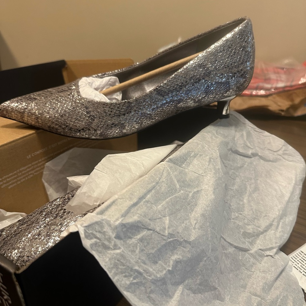 Naturalizer Silver Heels Sparkly Kitten Pumps